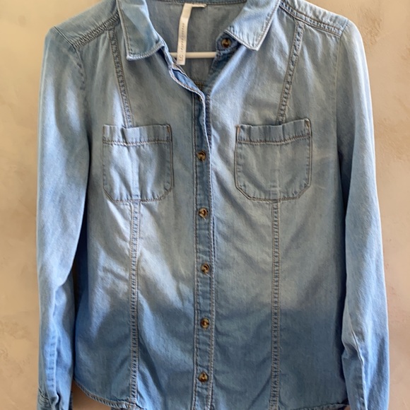 Lauren Conrad denim top - Picture 6 of 6